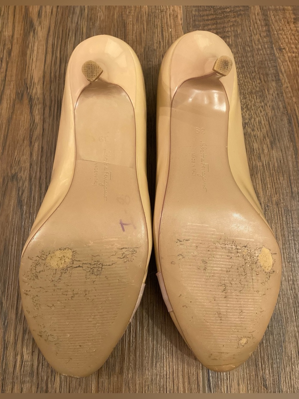 Salvatore Ferragamo Nude Patent Carla Bow Pumps - Picture 9 of 10